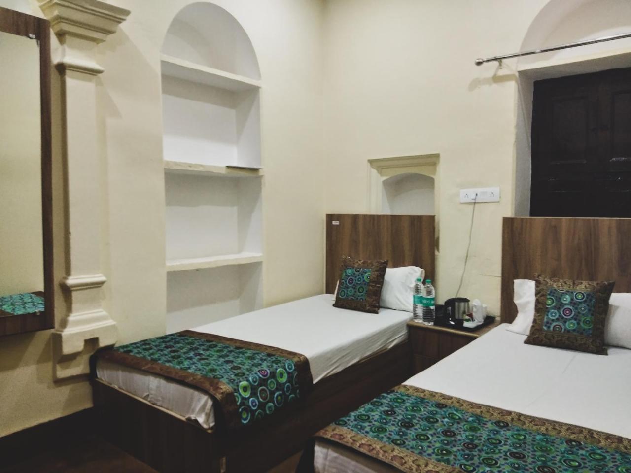 Dwivedi Hotels Palace On Steps Varanasi Exterior foto