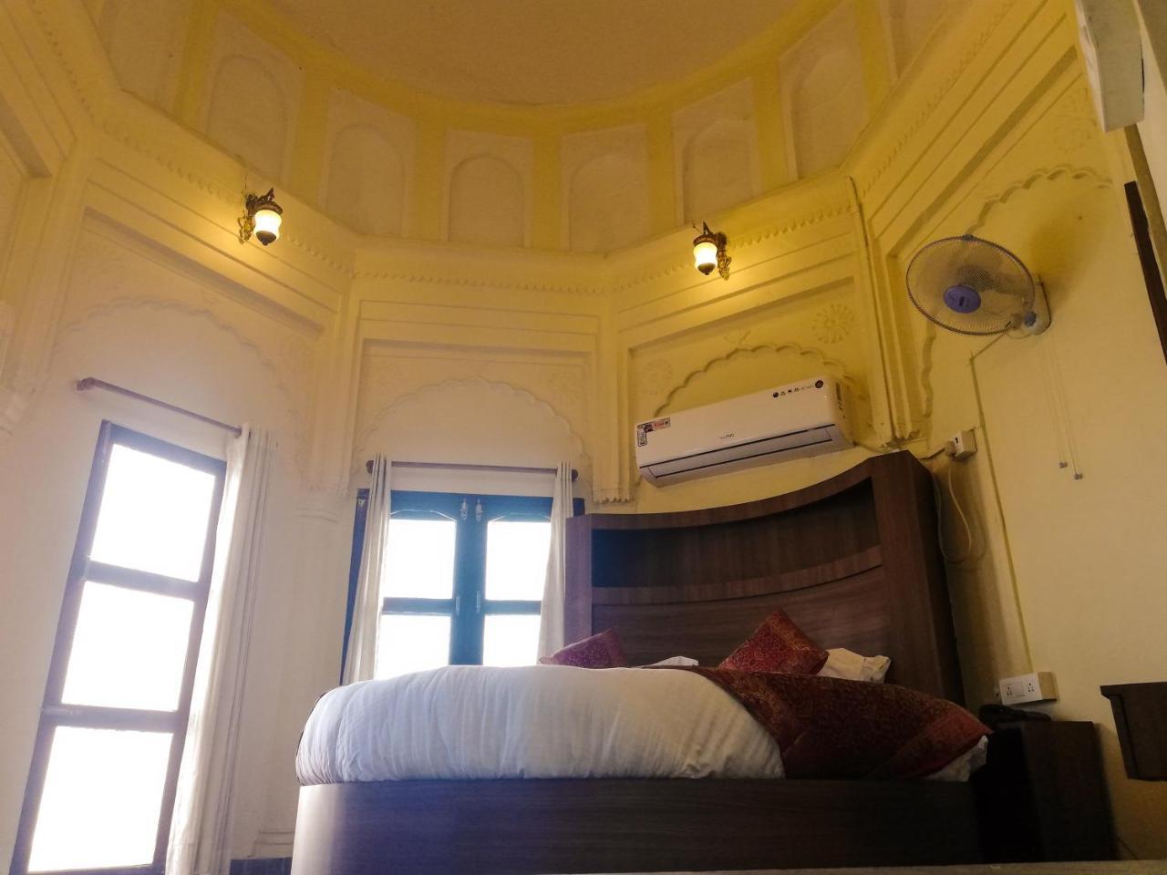Dwivedi Hotels Palace On Steps Varanasi Exterior foto