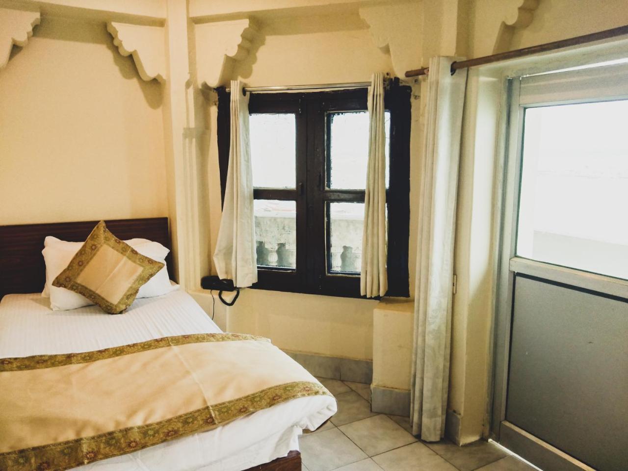 Dwivedi Hotels Palace On Steps Varanasi Exterior foto