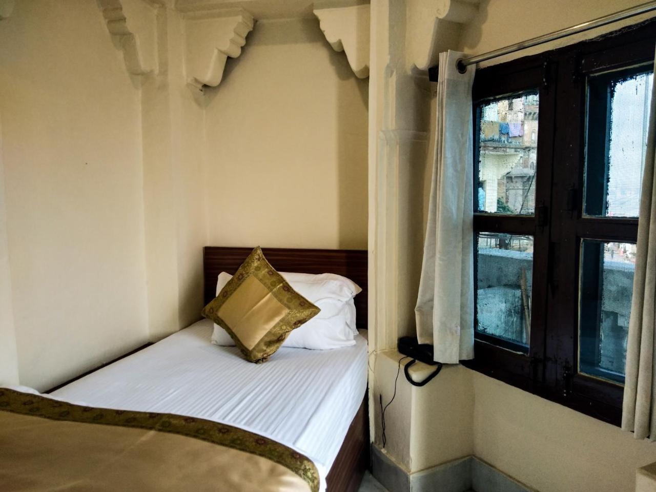 Dwivedi Hotels Palace On Steps Varanasi Exterior foto